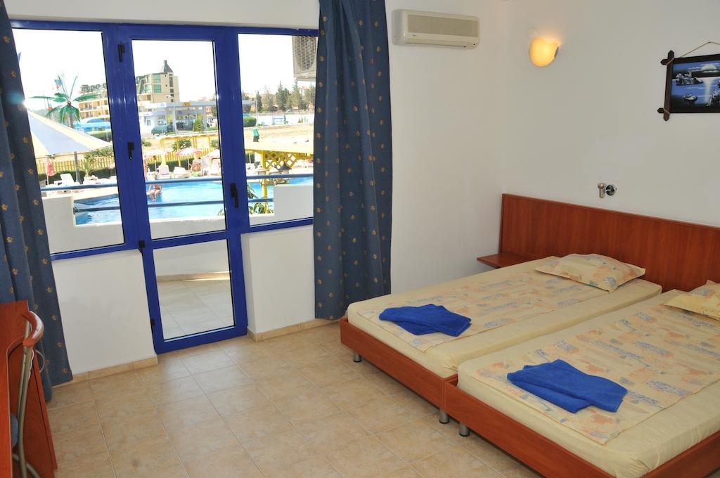 Siana Hotel سفيتي فلاس الغرفة الصورة